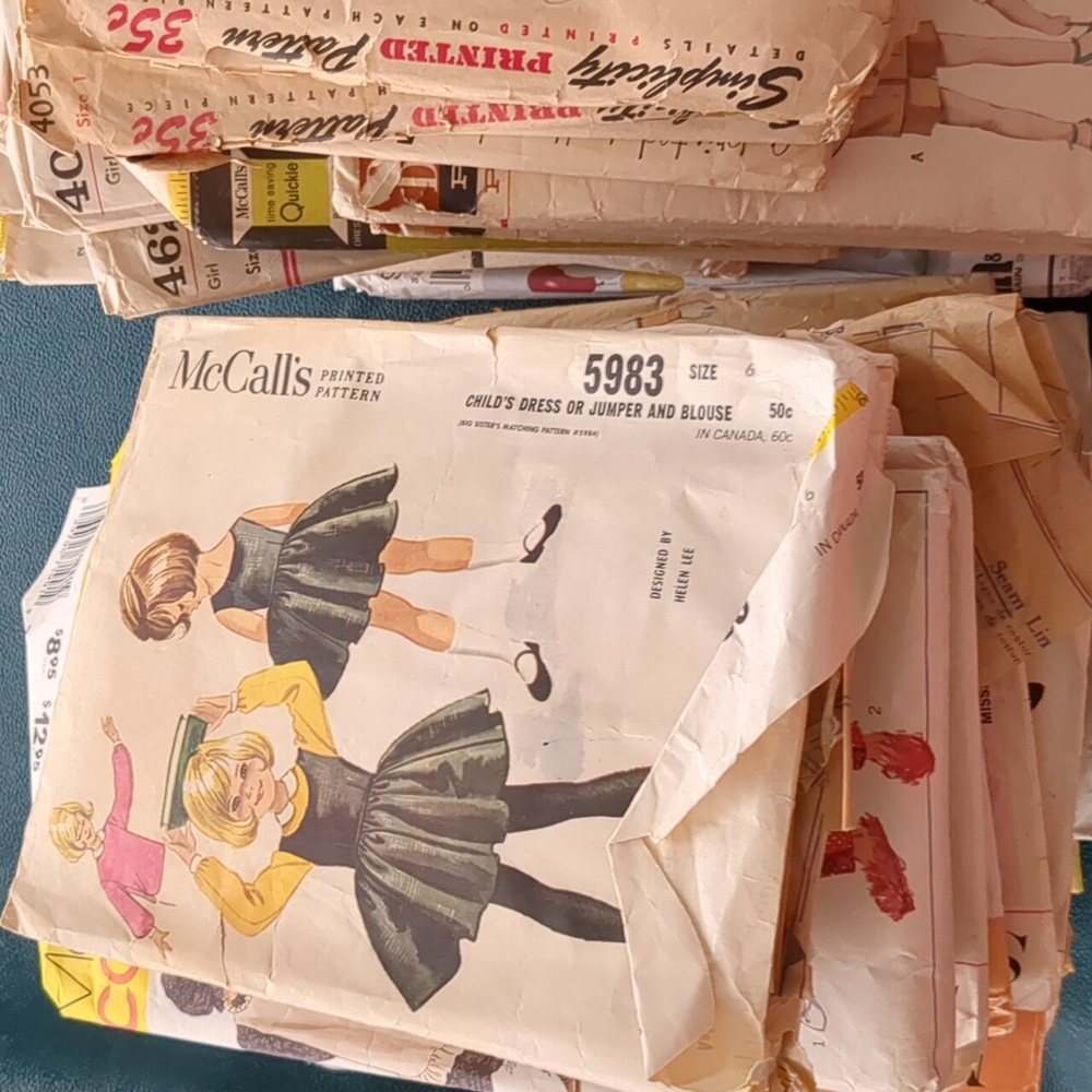 mixed lot of USED sewing patterns. NOT inspected for completeness. - Picture 2 of 5
